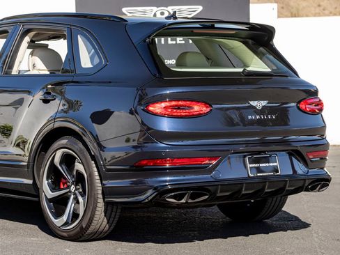 Used 2023 Bentley Bentayga AWD/4WD image 14