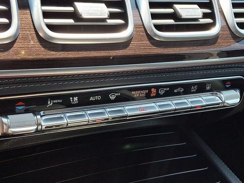 Used 2025 Mercedes-Benz GLE 450e 4MATIC image 16