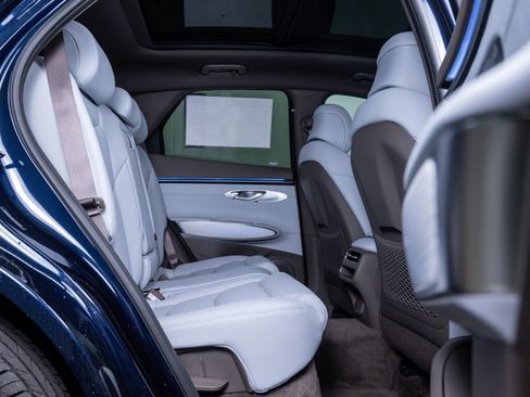 New 2026 Genesis GV70 2.5T Advanced image 12