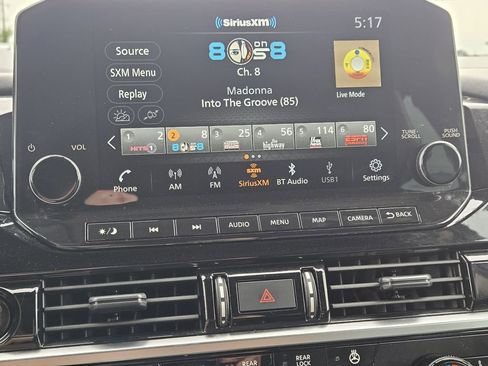 Used 2025 Nissan Pathfinder SL AWD/4WD image 21