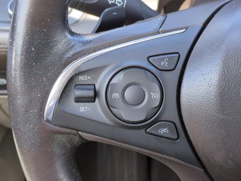 Used 2017 Buick LaCrosse Essence FWD image 22