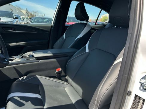 Used 2025 Toyota Camry SE image 31