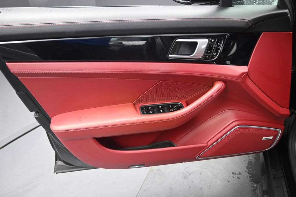 Used 2019 Porsche Panamera image 25