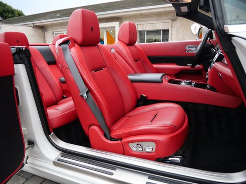 Certified 2017 Rolls-Royce Dawn image 29