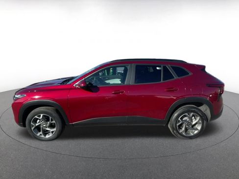 Used 2025 Chevrolet Trax LT image 8