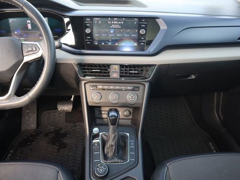 Used 2022 Volkswagen Taos SE w/ Panoramic Sunroof Package image 14