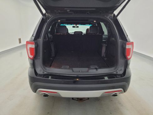 Used 2016 Ford Explorer XLT w/ Equipment Group 202A AWD/4WD image 29