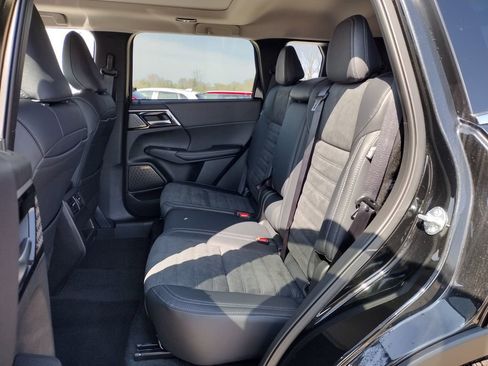 New 2026 Mitsubishi Outlander SE image 9