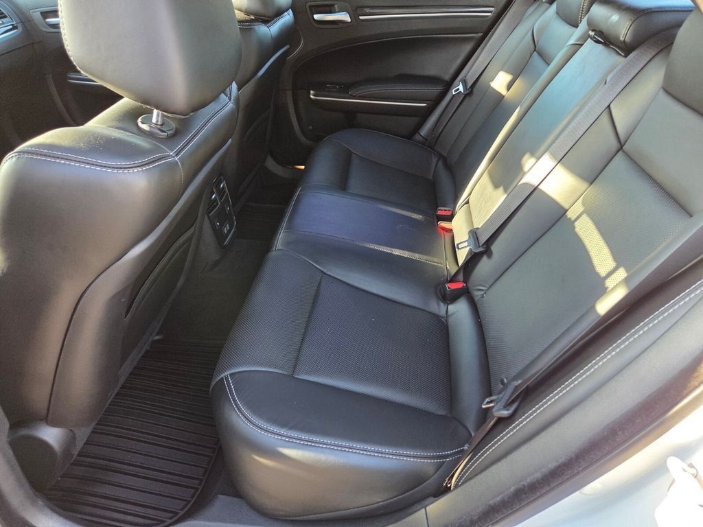 Used 2023 Chrysler 300 S w/ Comfort Group RWD image 15