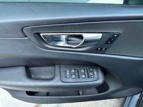 Used 2023 Volvo XC60 B5 Plus image 16