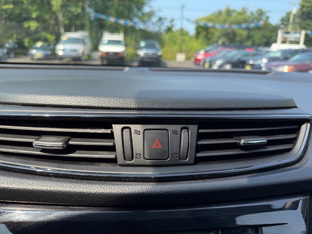 Used 2017 Nissan Rogue SV w/ SV Premium Package FWD image 34