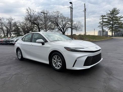 Used 2025 Toyota Camry LE image 8