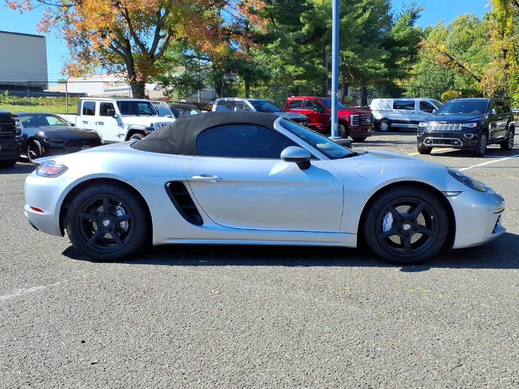 Used 2017 Porsche 718 Boxster RWD image 8