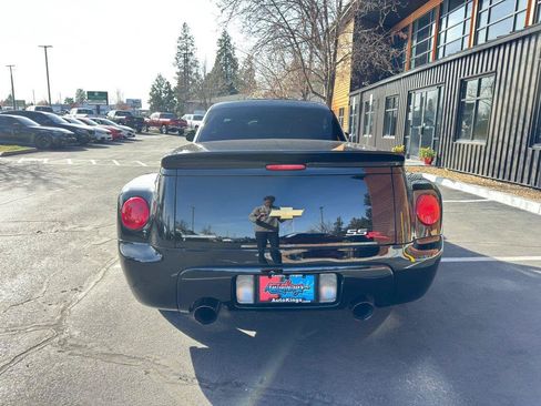 Used 2004 Chevrolet SSR w/ Preferred Equipment Group RWD image 5