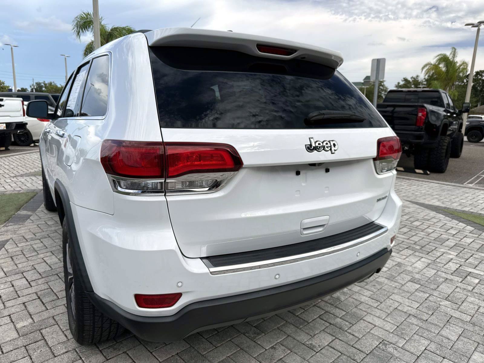 Used 2020 Jeep Grand Cherokee Limited RWD image 9