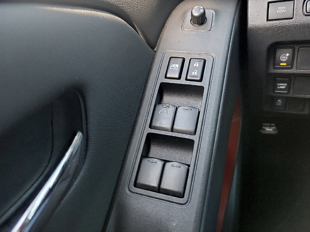Used 2024 Nissan Frontier Pro-X w/ Pro Convenience Package RWD image 13