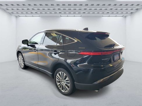 Used 2021 Toyota Venza XLE image 3