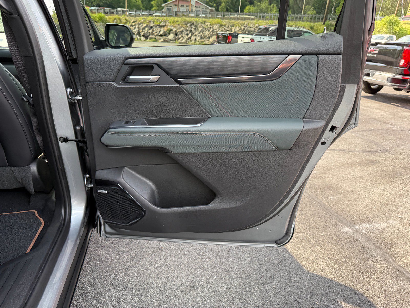 Certified 2025 GMC Acadia AT4 AWD/4WD image 23