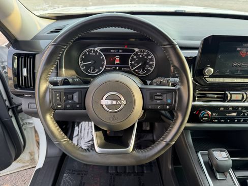 Used 2024 Nissan Pathfinder SV image 28