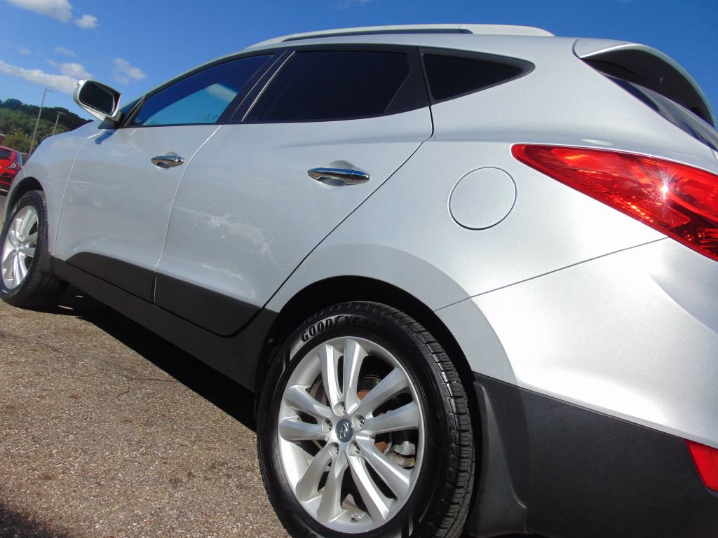 Used 2013 Hyundai Tucson Limited AWD/4WD image 16