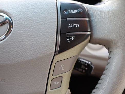 Used 2012 Toyota Avalon FWD image 30