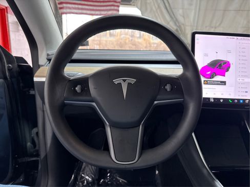 Used 2021 Tesla Model Y Long Range image 15