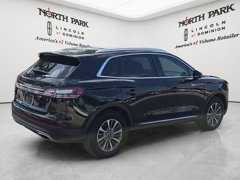 Used 2022 Lincoln Nautilus FWD w/ Premium Package image 5