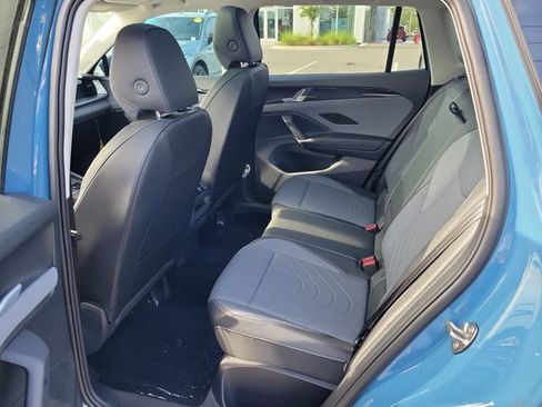 New 2026 Volkswagen Tiguan SE FWD image 11