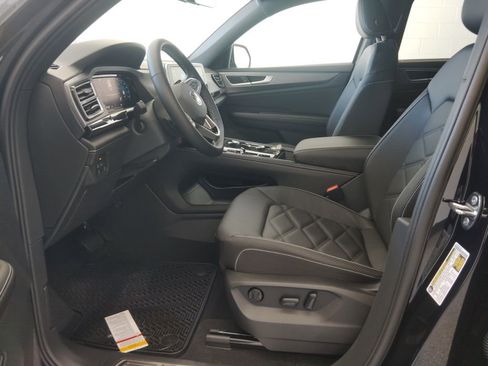 New 2026 Volkswagen Atlas Cross Sport SE FWD image 10