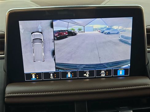 Used 2021 Chevrolet Suburban High Country w/ Premium Package AWD/4WD image 19