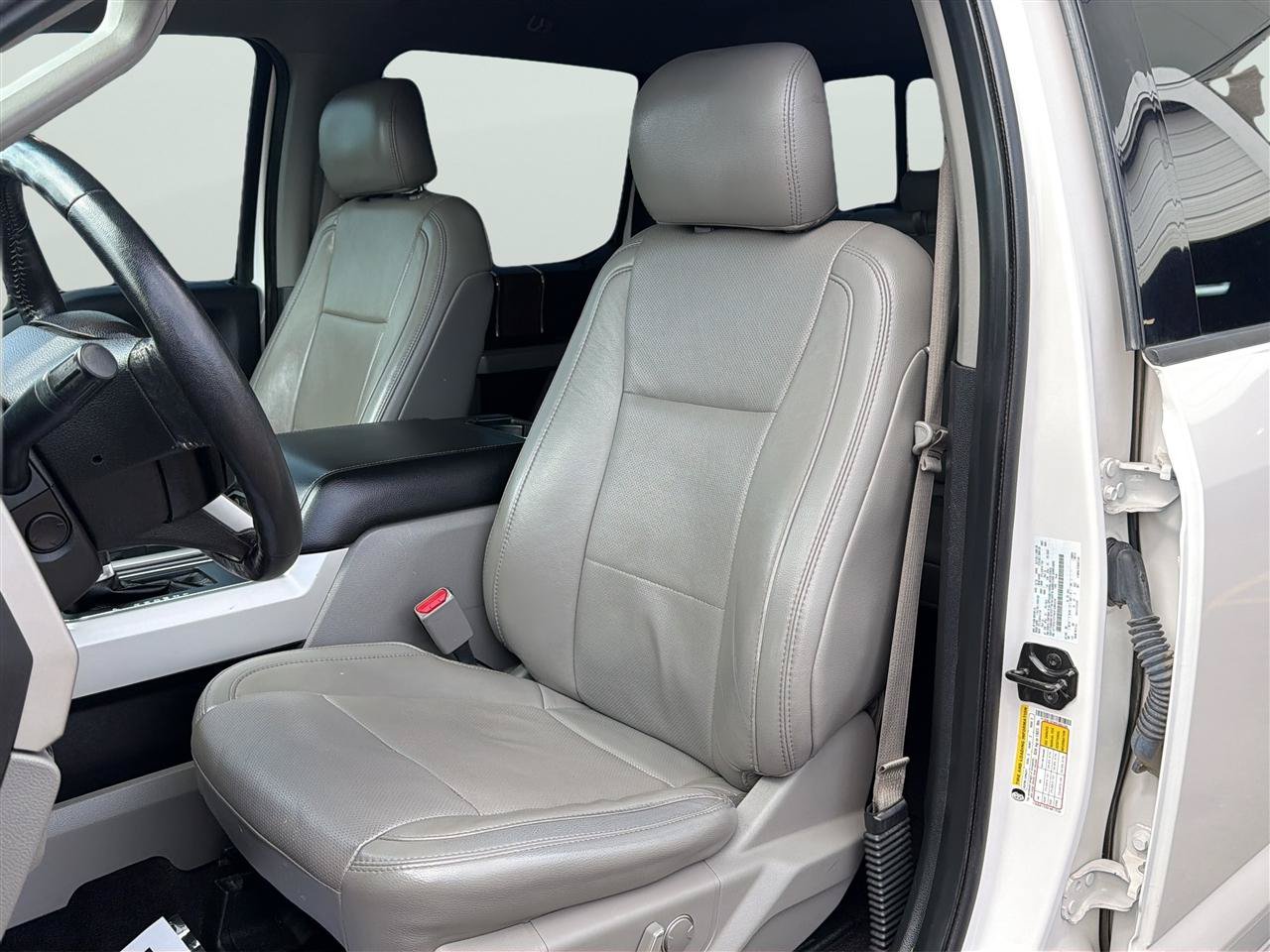 Used 2017 Ford F150 Lariat w/ Equipment Group 502A Luxury AWD/4WD image 12