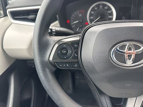Used 2022 Toyota Corolla LE image 13