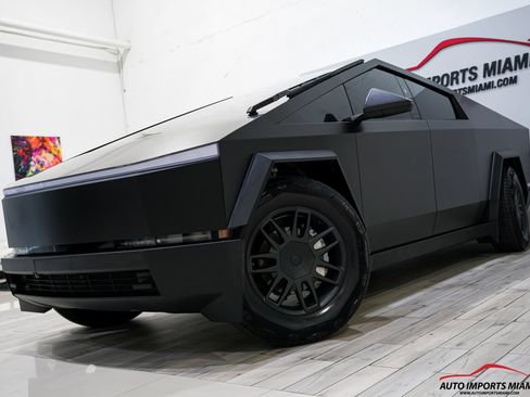 Used 2026 Tesla Cybertruck AWD Crew Cab image 3