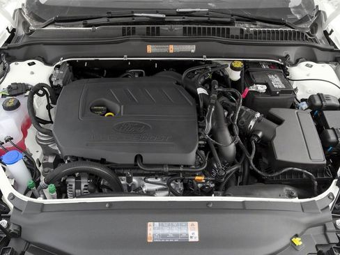 Used 2018 Ford Fusion SE w/ Fusion SE Technology Package FWD image 16