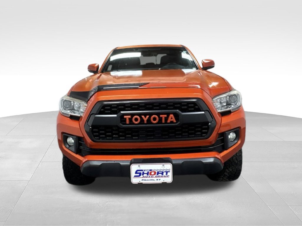 Used 2017 Toyota Tacoma TRD Off-Road w/ Tow Package (A/T) AWD/4WD image 4