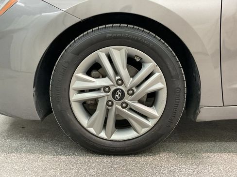 Used 2020 Hyundai Elantra SEL FWD image 29