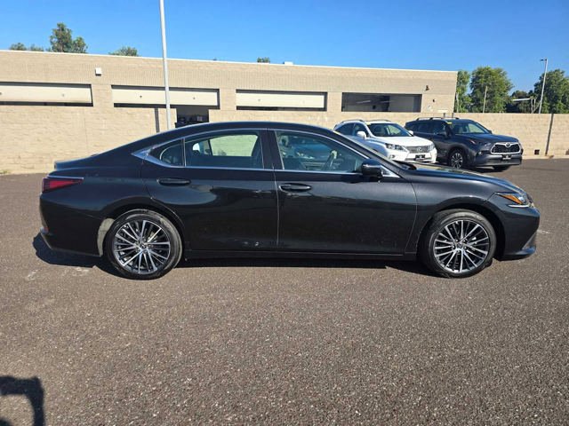 Certified 2022 Lexus ES 350 w/ Premium Package FWD image 2