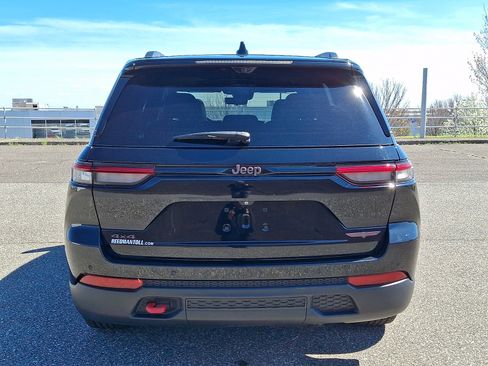 Certified 2022 Jeep Grand Cherokee Trailhawk w/ Luxury Tech Group III image 5