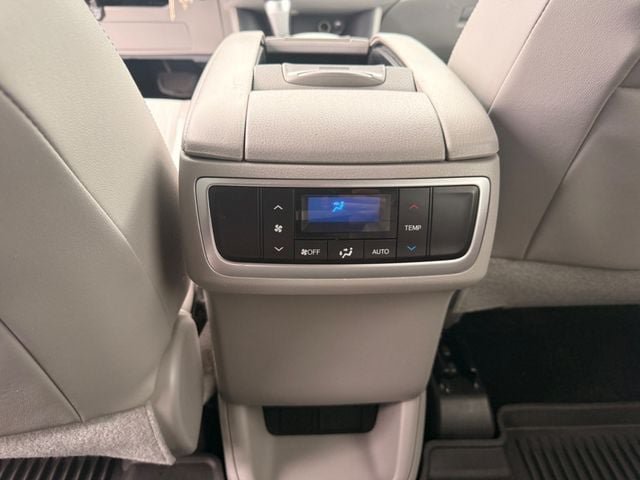 Used 2016 Toyota Highlander Plus FWD image 17