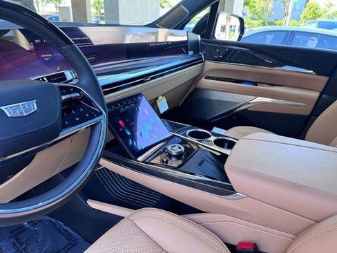 New 2025 Cadillac Escalade IQ Luxury 2 w/ LPO, Radiant Package image 17