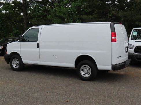 Used 2022 Chevrolet Express 2500 w/ Driver Convenience Package RWD image 3