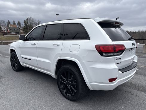 Used 2022 Jeep Grand Cherokee Laredo X image 6