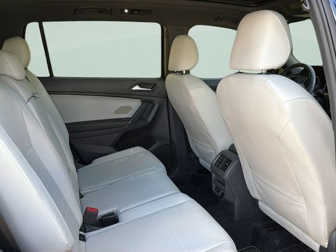 Certified 2020 Volkswagen Tiguan SE R-Line FWD image 33