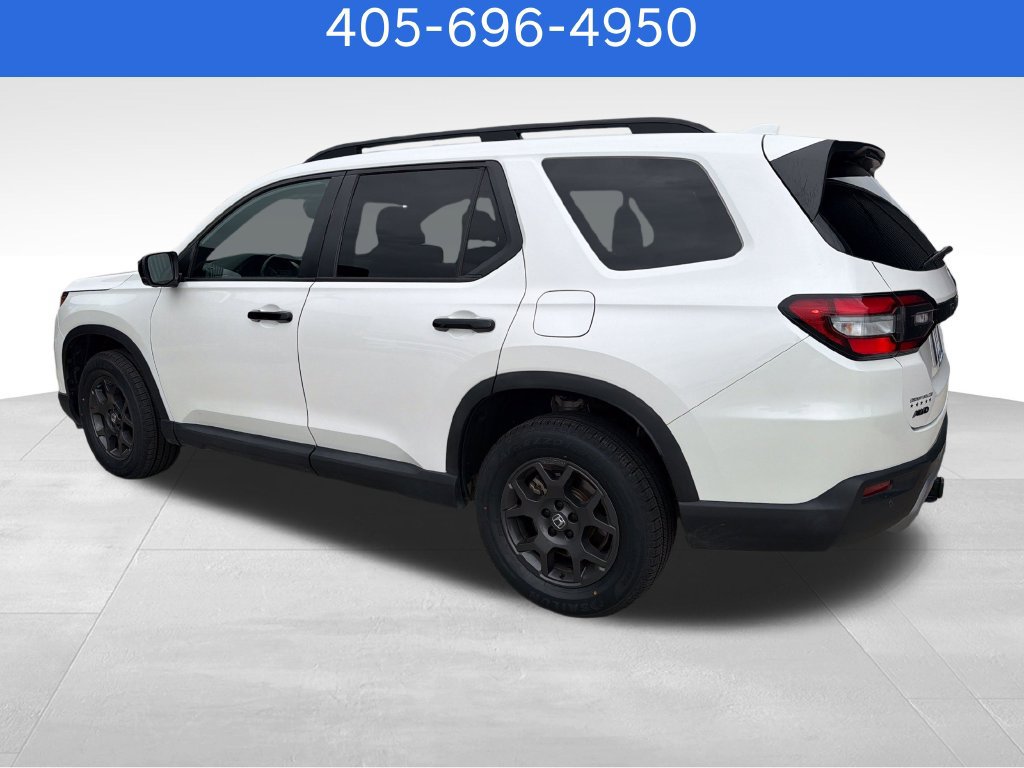 Used 2025 Honda Pilot TrailSport image 3