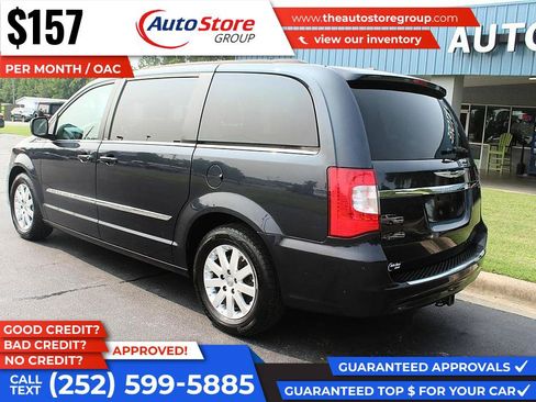 Used 2013 Chrysler Town & Country Touring FWD image 8
