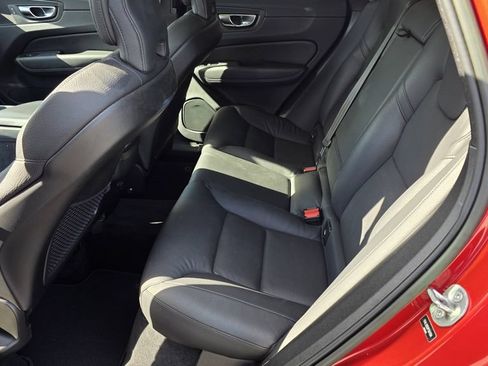 Used 2023 Volvo XC60 B5 Plus FWD image 15