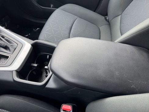 Used 2025 Toyota RAV4 XLE AWD/4WD image 27