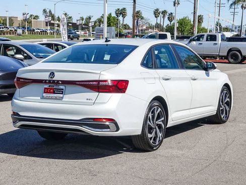 Used 2025 Volkswagen Jetta SEL FWD image 4