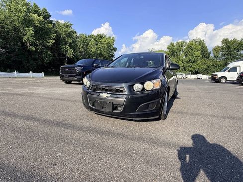 Used 2016 Chevrolet Sonic LT w/ Fun and Sun Package FWD image 2