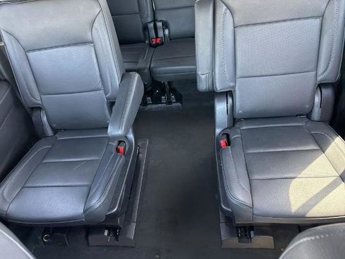 Used 2025 GMC Yukon XL Denali image 13